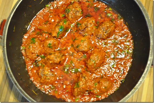 Meatballs in Tomato Gravy